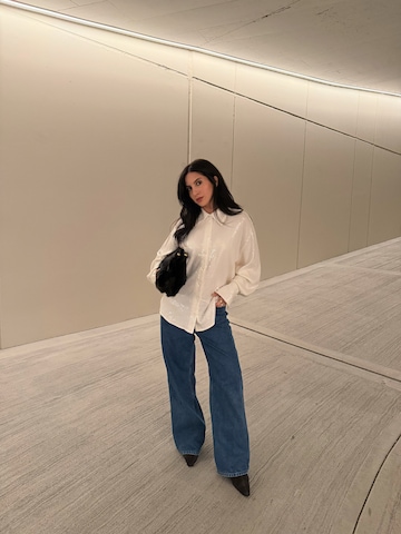 Jeans With White Blouse Look