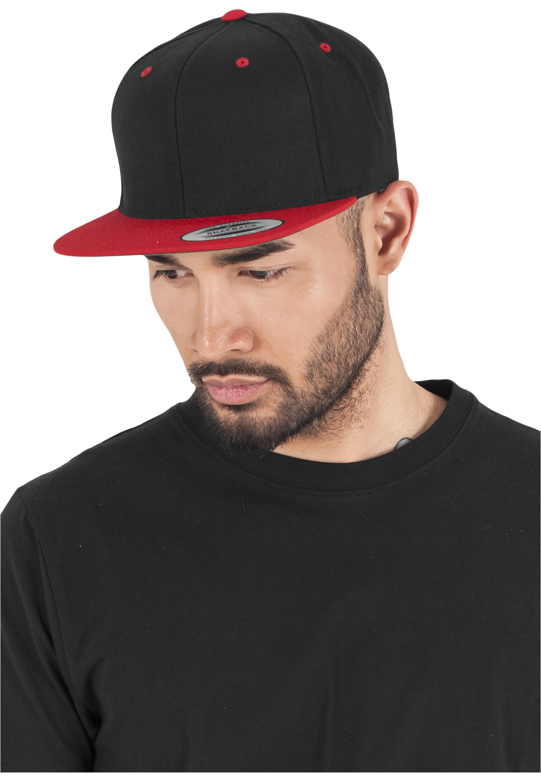 Flexfit Cap in Black: front