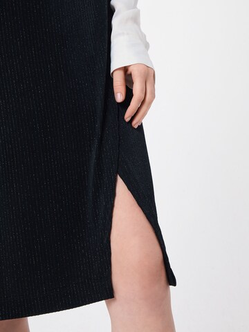 SAINT TROPEZ Skirt in Black