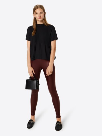 Skinny Leggings di PIECES in rosso