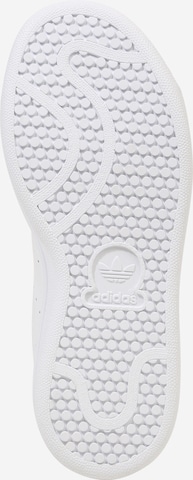 Baskets 'Stan Smith' ADIDAS ORIGINALS en blanc : en bas