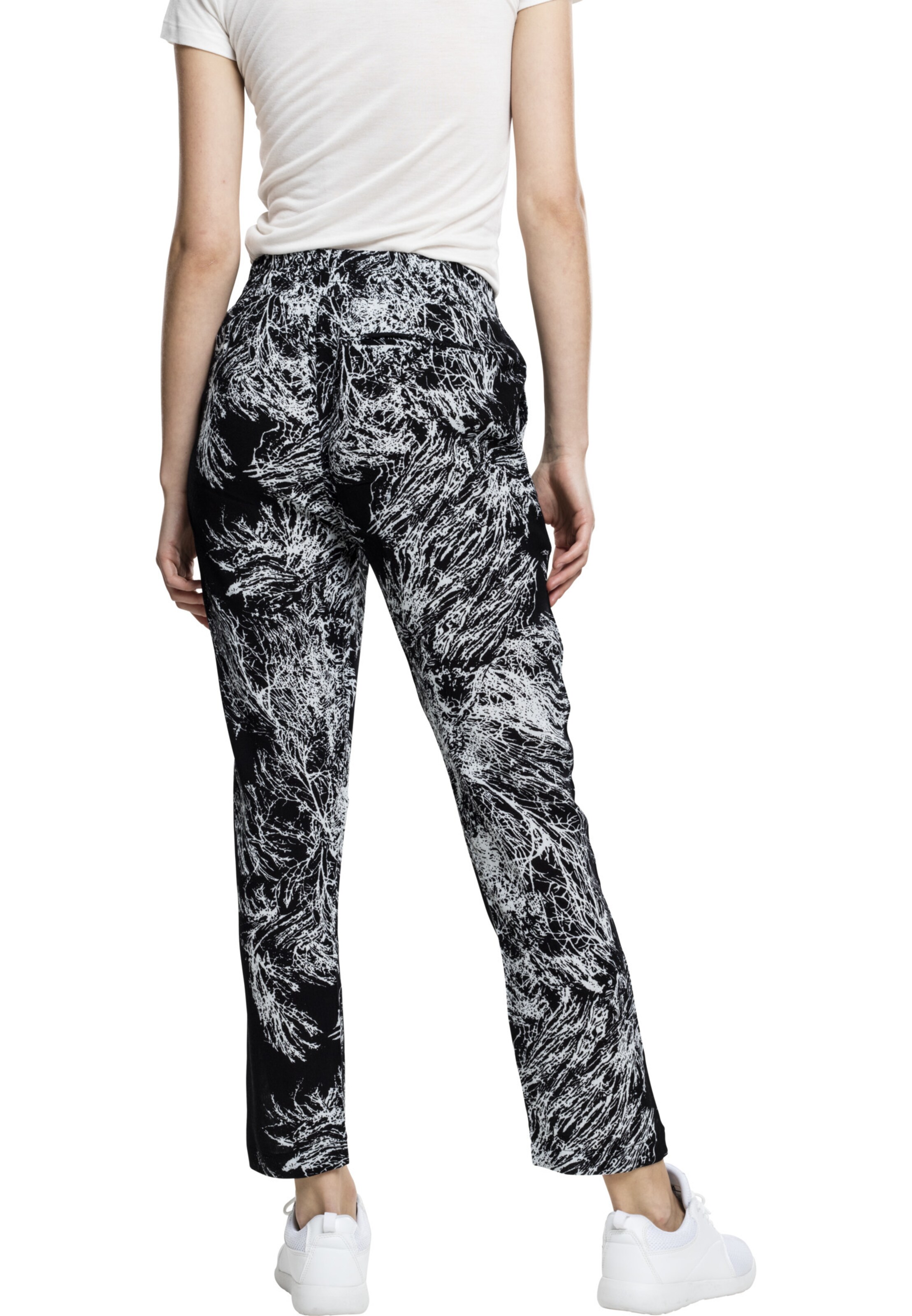 regular Pantaloni di Urban Classics in nero