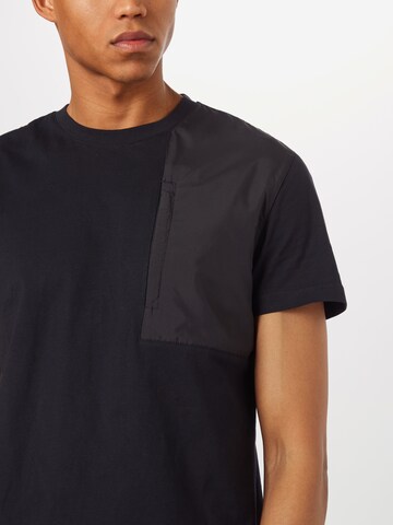 Urban Classics Regular Fit T-Shirt in Schwarz