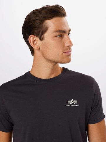 ALPHA INDUSTRIES Regular Fit T-Shirt in Grau