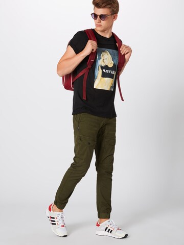 Mister Tee T-shirt 'Hustler Girl' i svart
