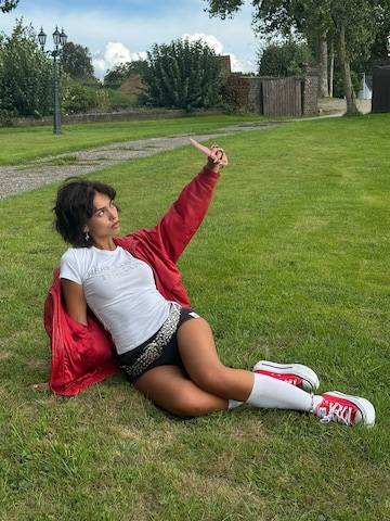 Red Sneaker Look by Converse