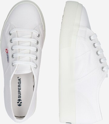 Sneaker bassa di SUPERGA in bianco: lato