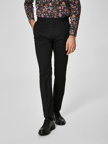 SELECTED HOMME Slim fit Trousers with creases in Black: front