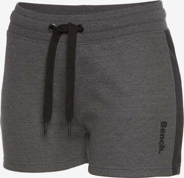 BENCH Regular Shorts in Grau