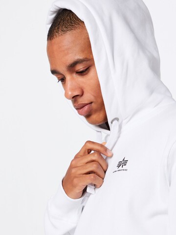 ALPHA INDUSTRIES Regular Fit Sweatshirt i hvid