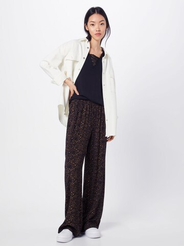 ABOUT YOU Bluza 'Sastra' | črna barva