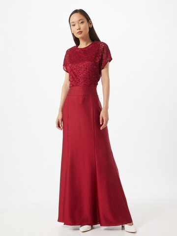 SWING Βραδινό φόρεμα σε κόκκινο: μπροστά