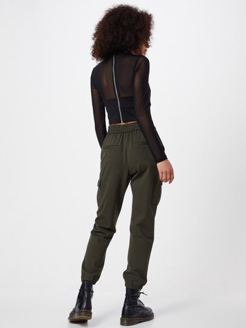 Effilé Pantalon cargo 'Poptrash' ONLY en vert : derrière