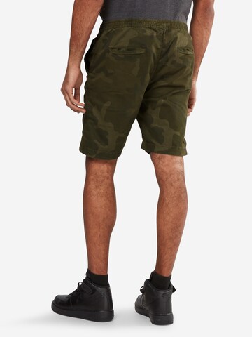 Urban Classics Regular Shorts in Grün: Rückseite