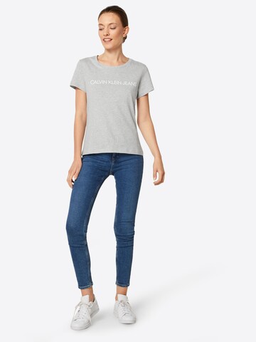 T-shirt 'Institutional' Calvin Klein Jeans en gris