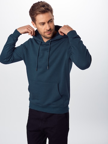 Urban Classics Sweatshirt in Green: front