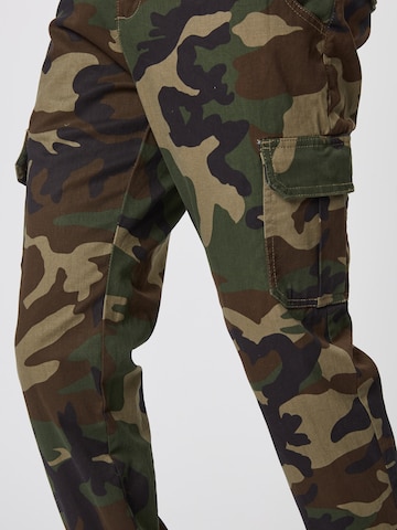 Effilé Pantalon cargo Urban Classics en vert