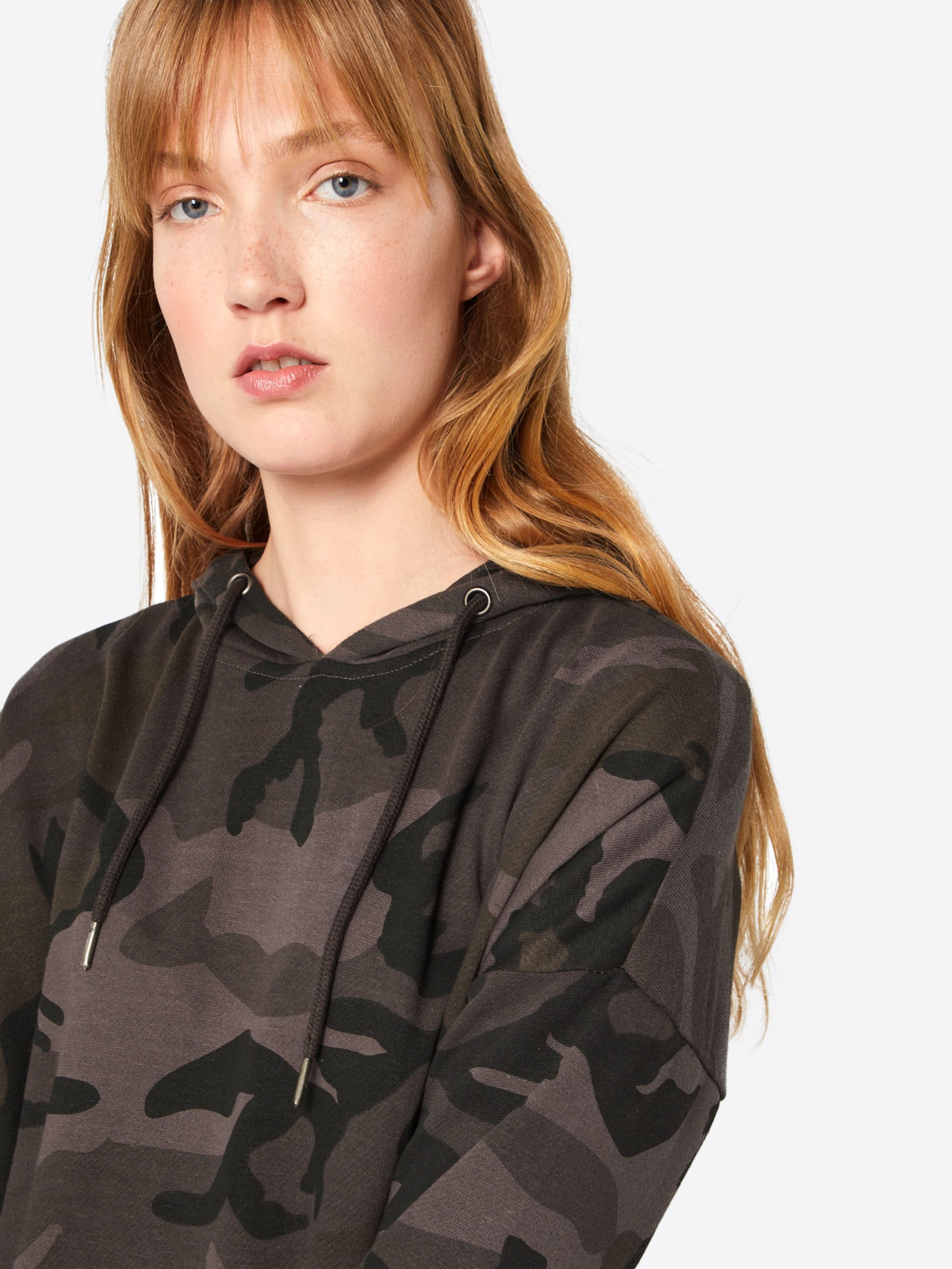 Urban Classics Суичър в кафяво