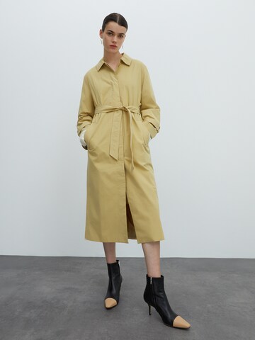 EDITED Trenchcoat 'Silvana' in Beige: predná strana