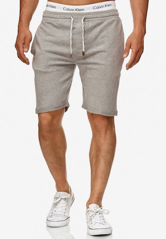 INDICODE JEANS Regular Shorts 'Aldrich' in Grau: predná strana