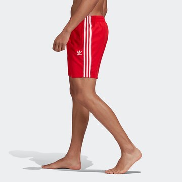 ADIDAS ORIGINALS Regular Badeshorts in Rot