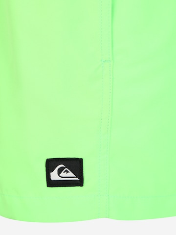 QUIKSILVER Regular Uimashortsit 'EVDAYVL15 M JAMV GCZ0' värissä vihreä