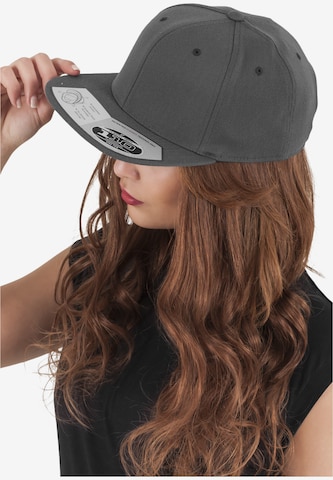 Cappello da baseball 'Fitted' di Flexfit in grigio