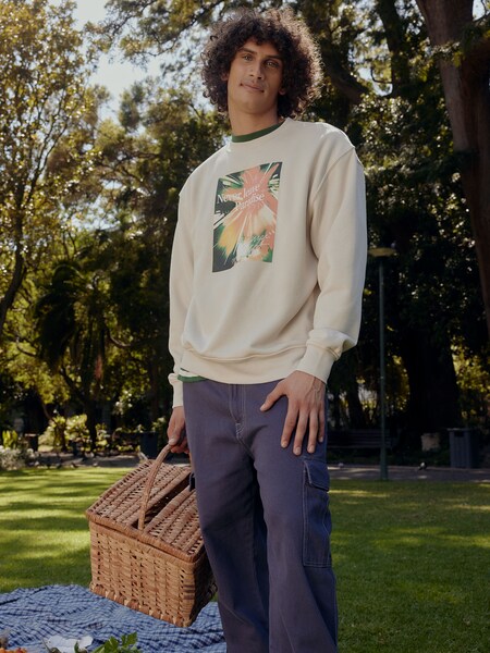 Liam C. - Cool Motif Print Sweater Look