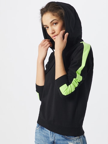 Felpa di Urban Classics in nero: frontale