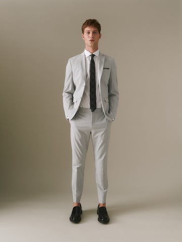 Light Gray Slim Suit Look