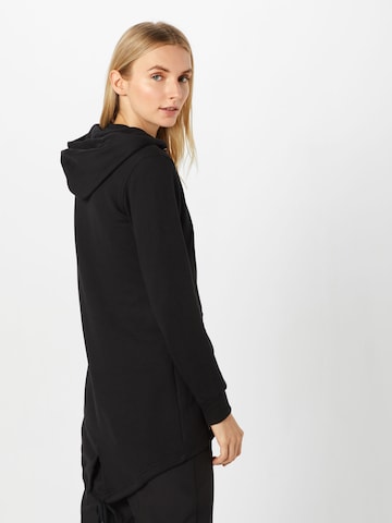 Veste de survêtement Urban Classics en noir : derrière