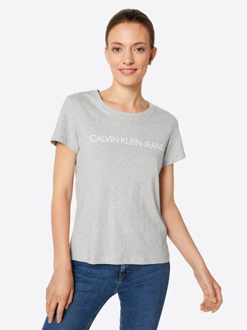 Tricou 'Institutional' de la Calvin Klein Jeans pe gri: față