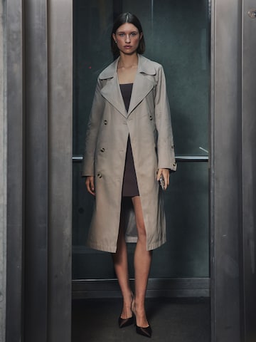Modern Trench And Chocolate Dress Look