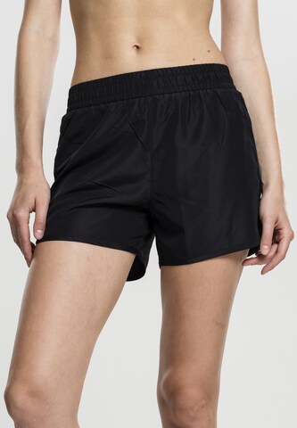 Urban Classics Regular Shorts in Schwarz: predná strana