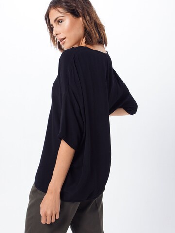 Samsøe Samsøe - Blusa em preto: atrás