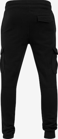 Urban Classics Tapered Cargo Pants in Black: front