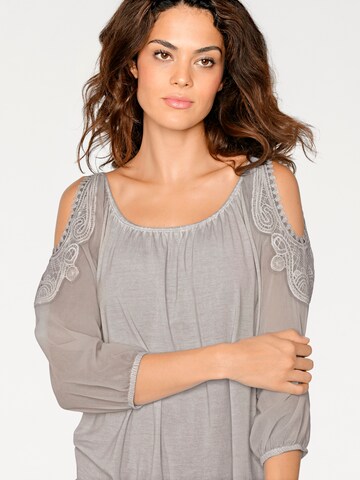 heine - Blusa en gris