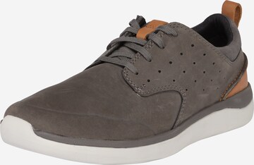 CLARKS Sneakers laag 'Garratt Lace' in Grijs: voorkant