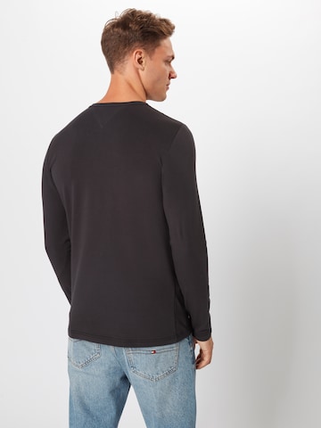 Coupe regular T-Shirt TOMMY HILFIGER en noir : derrière