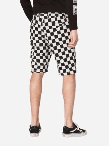 Urban Classics Regular Shorts in Schwarz