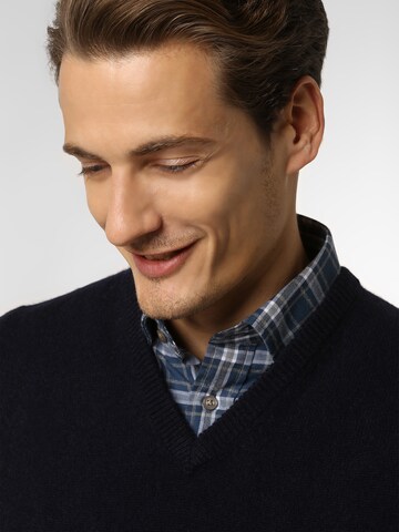 Andrew James Pullunder in Blau