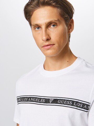 GUESS Regular Fit T-Shirt in Weiß