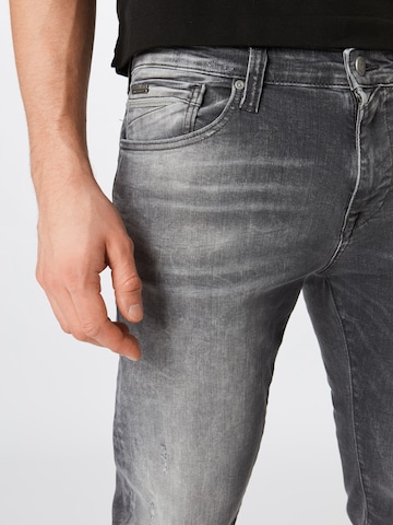 Mavi Slimfit Jeans 'James' in Grau