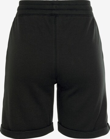BENCH Regular Панталон в черно