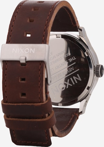 Nixon Armbanduhr  'Sentry Leather' in Braun: zadná strana