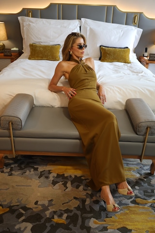 Halterneck Maxi Dress Look by ORIMEI