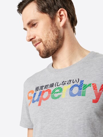 T-Shirt 'Retro Sport' Superdry en gris