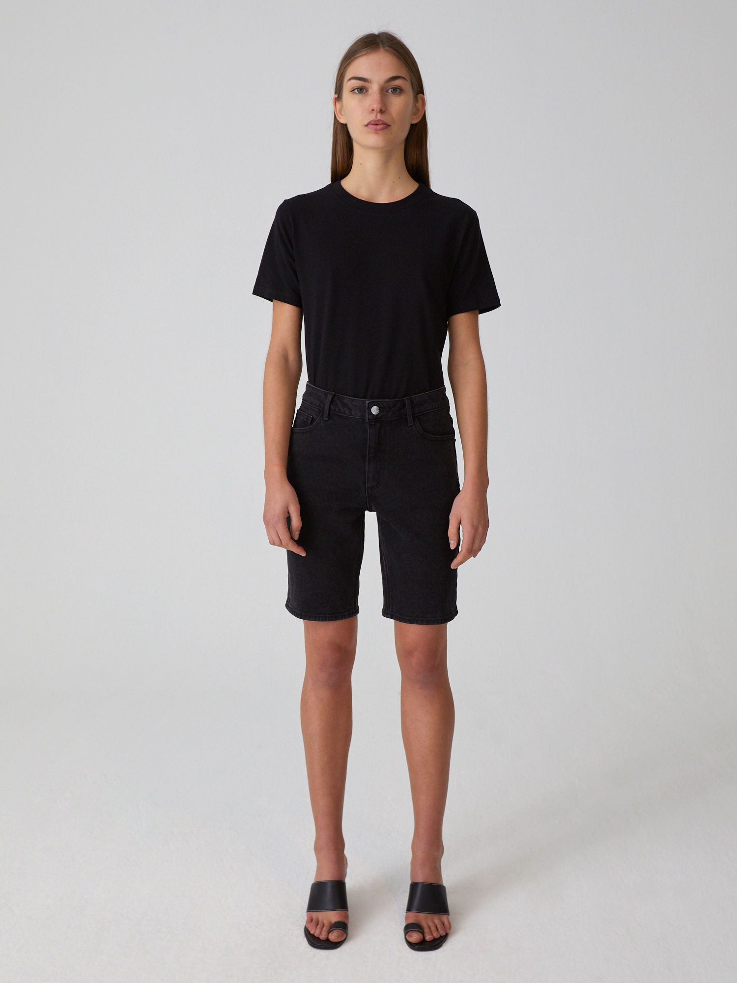 Odzież Kobiety EDITED Koszulka Enid w kolorze Czarnym 