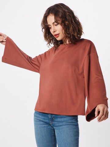 ABOUT YOU Sweatshirt 'Genia' in Bruin: voorkant