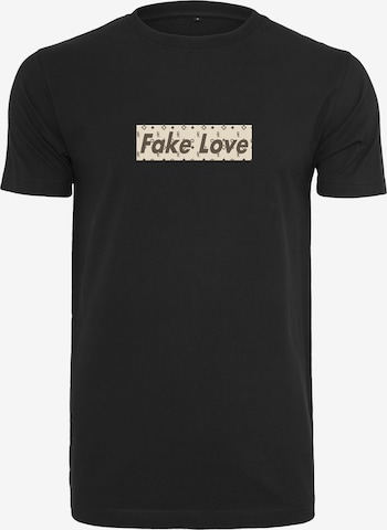 Mister Tee قميص 'Fake Love' بلون أسود: الأمام